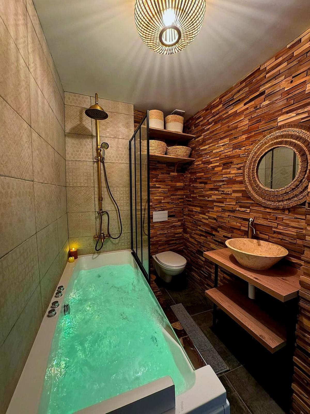 Apartment Duplex Safari Jusqu'a 4 Personnes, Spa, Cinema Et Lit Sous Les Arbres, Day Use, 10 Min Centre